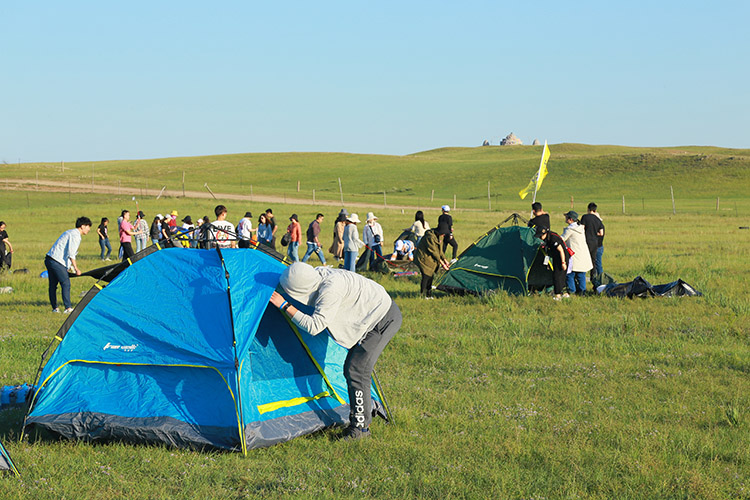 領(lǐng)取露營設(shè)備搭建帳篷